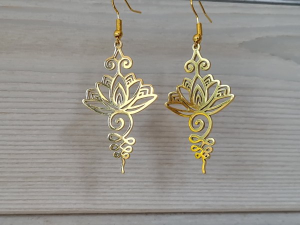 Boucles oreilles lotus dorées